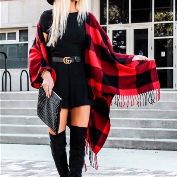 LAST— Plaid Tassel Shawl - Picture 4 of 8